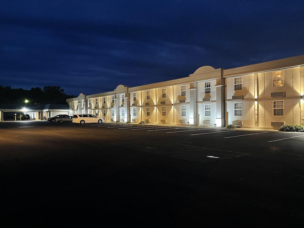Days Inn by Wyndham Conneaut photo 1