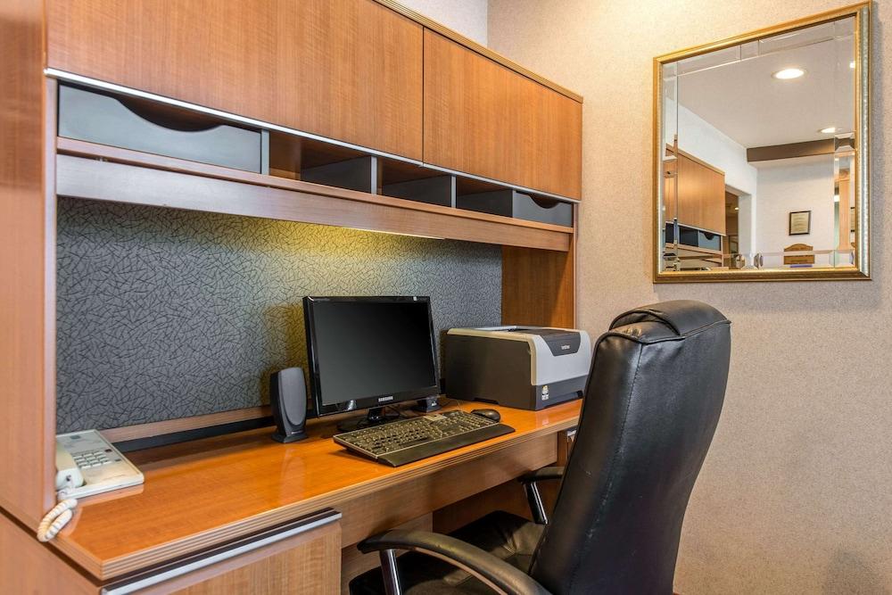 Quality Inn Burlington photo 25