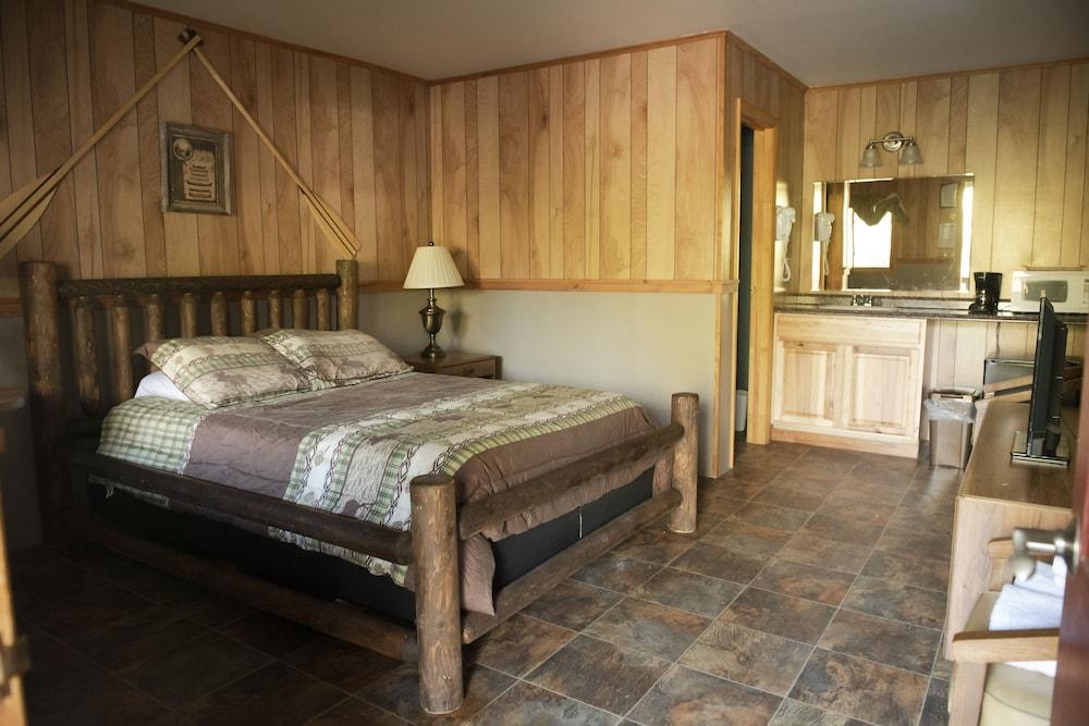 Forest Hill Lodge & Cabins photo 33
