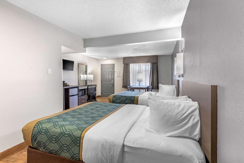 Econo Lodge Inn & Suites Socorro photo 26