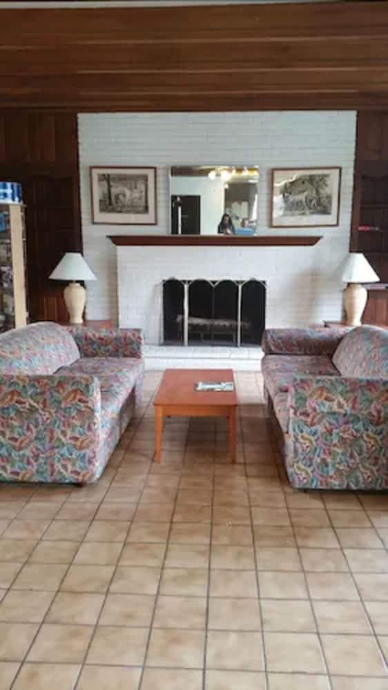 The Virginia Lodge photo 2