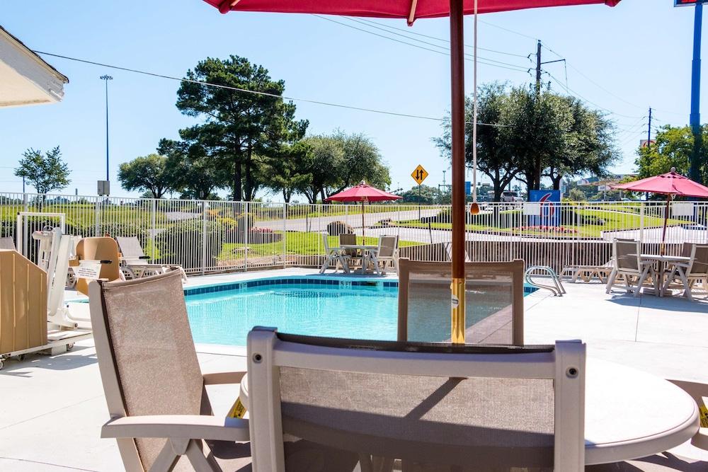 Motel 6 Longview, TX photo 19
