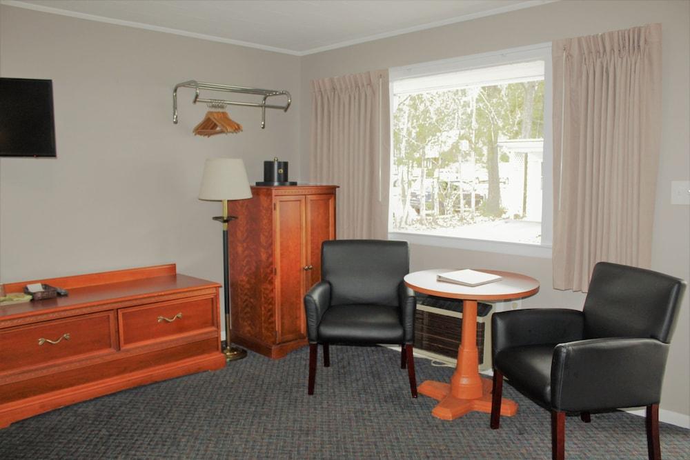 Admiral Motel photo 58