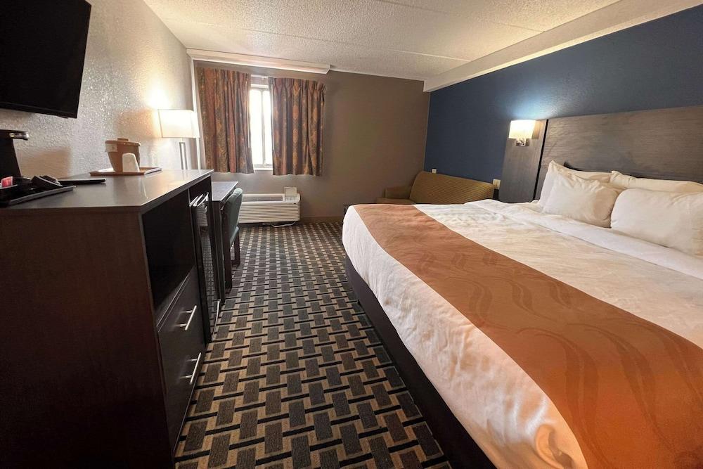 Quality Inn & Suites Louisville East photo 1