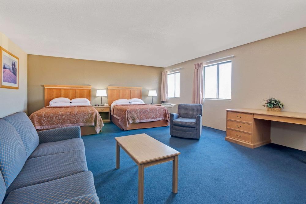 Super 8 by Wyndham Spokane/West photo 7