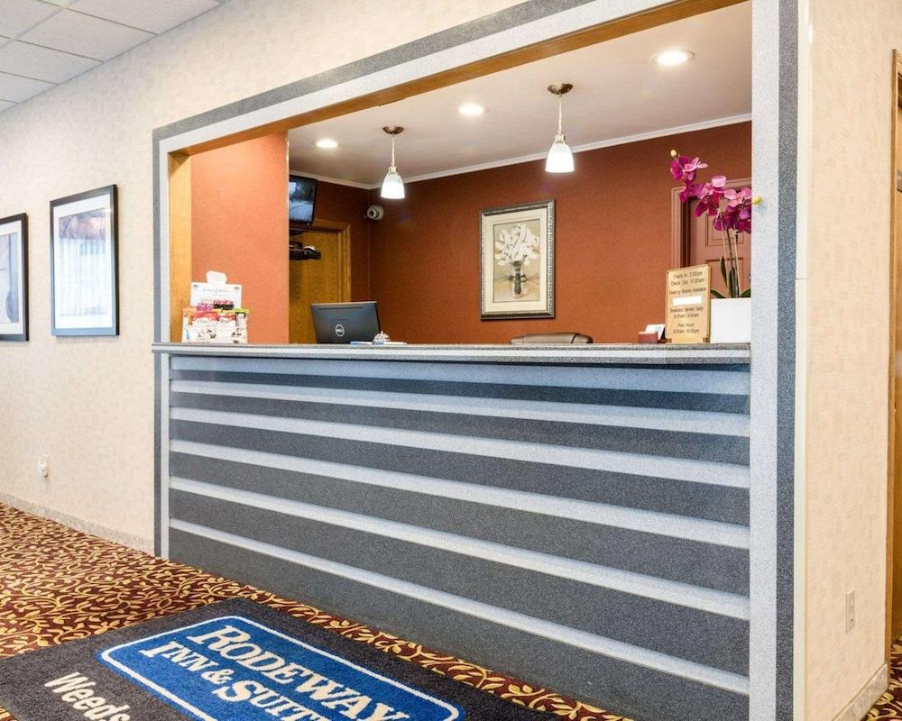 Rodeway Inn photo 1
