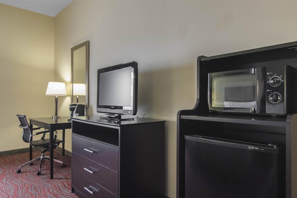 Holiday Inn Express Hotel & Suites Cullman by IHG photo 5