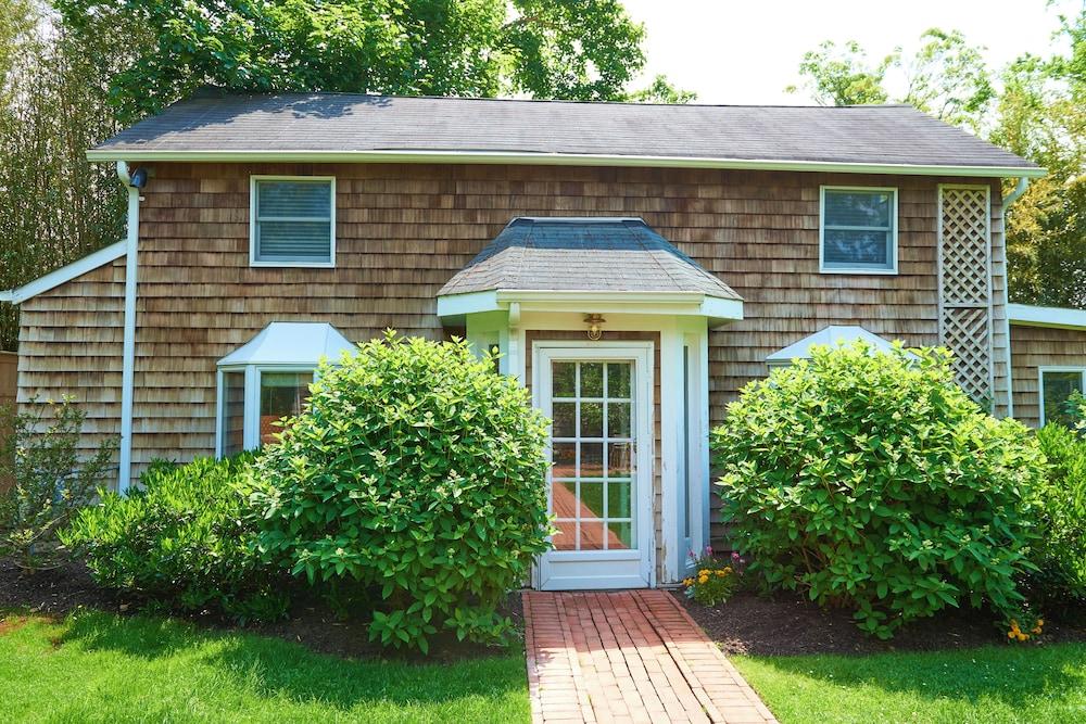 Bellport Inn photo 22