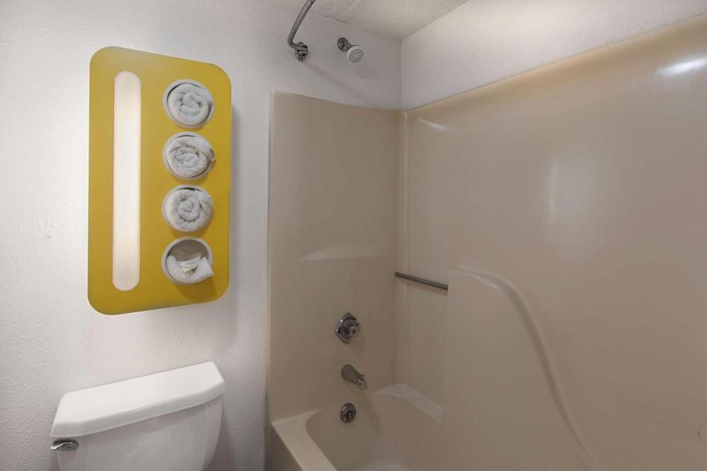 Motel 6 Omaha, NE photo 28