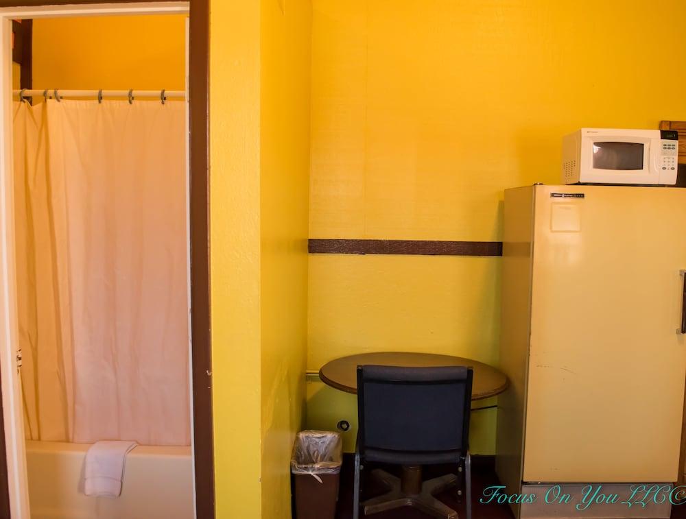 Bloomfield Motel photo 22