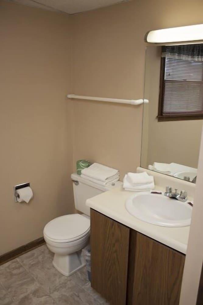 The Villager Motel photo 35