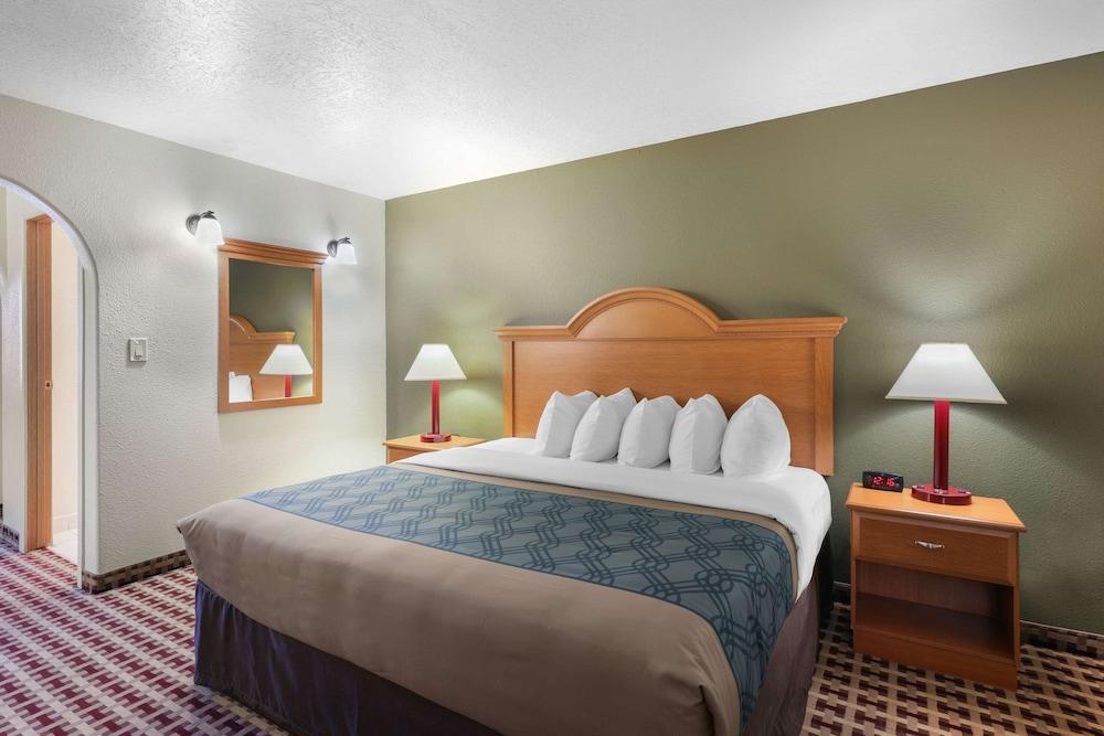 Econo Lodge Inn & Suites Socorro photo 34
