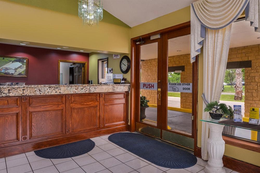 Americas Best Value Inn West Columbia photo 11