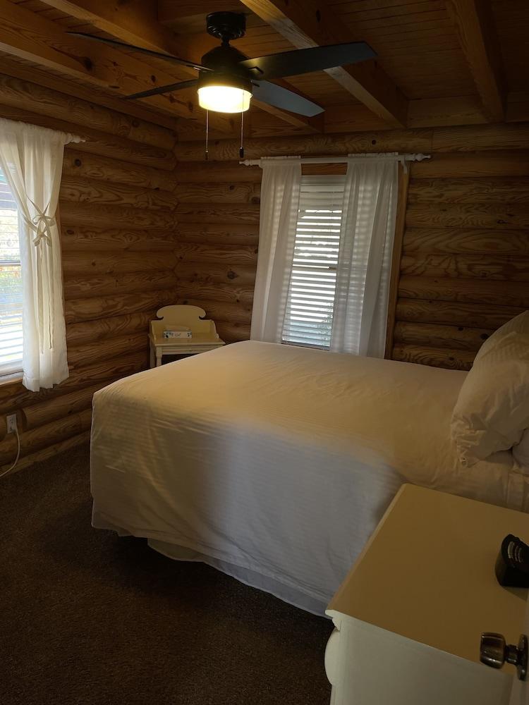 Crown Point Resort photo 80