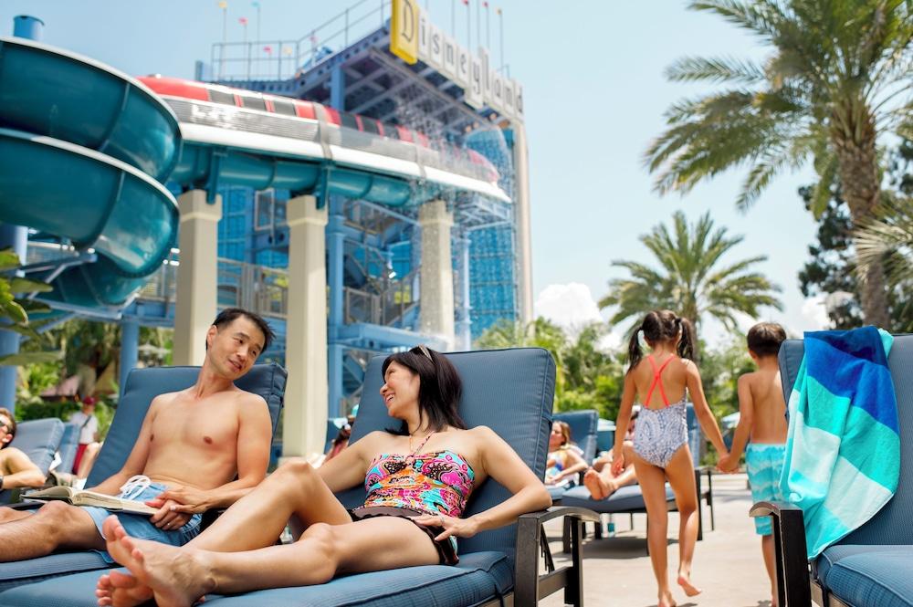 Disneyland Hotel photo 45