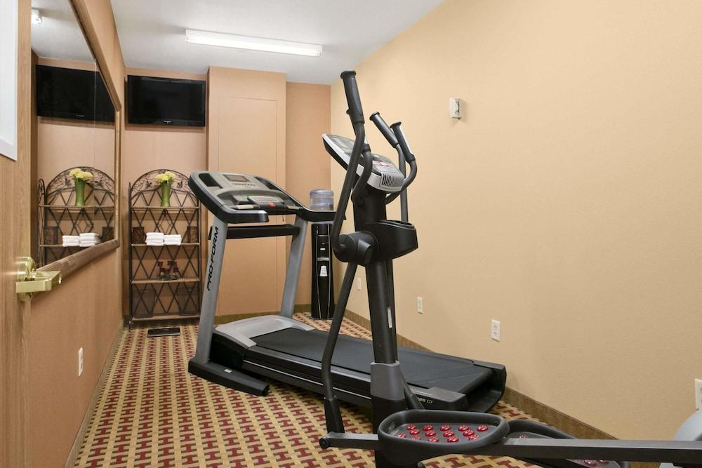 Baymont by Wyndham Jacksonville photo 4