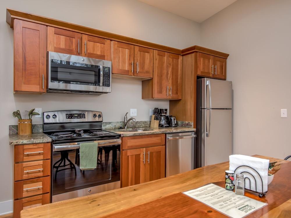 Pilot Cove Forest Lodging photo 8