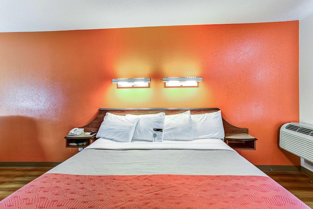 Motel 6 Portland, OR - Tigard West photo 11