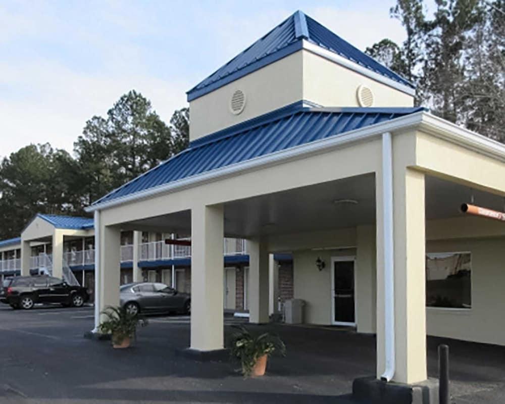 Rodeway Inn Walterboro I-95 photo 1