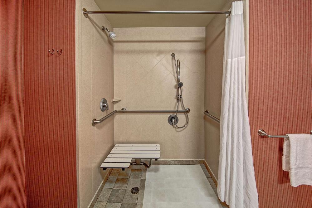 Hampton Inn Jacksonville-Anniston Area photo 40