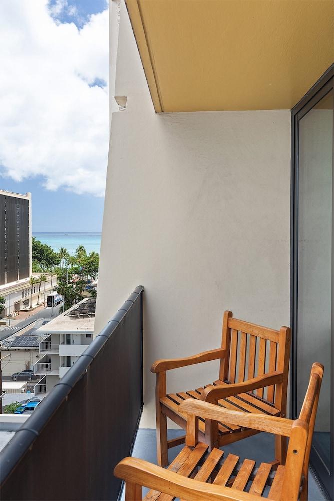 Castle Bamboo Waikīkī Hotel photo 55