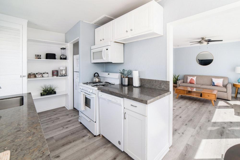 Pacific Bungalow photo 29