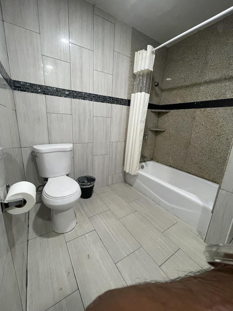Economy Inn photo 24