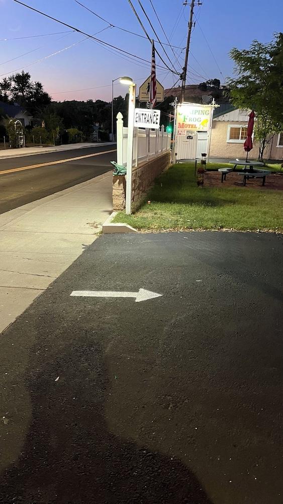 Jumping Frog Motel photo 71