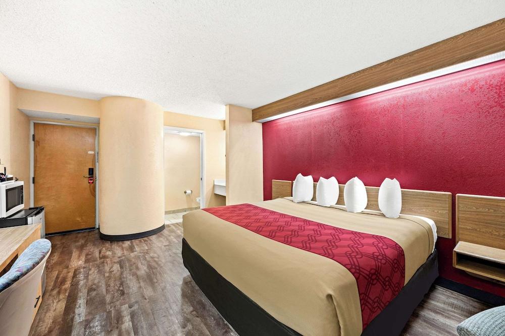 Econo Lodge London North photo 17