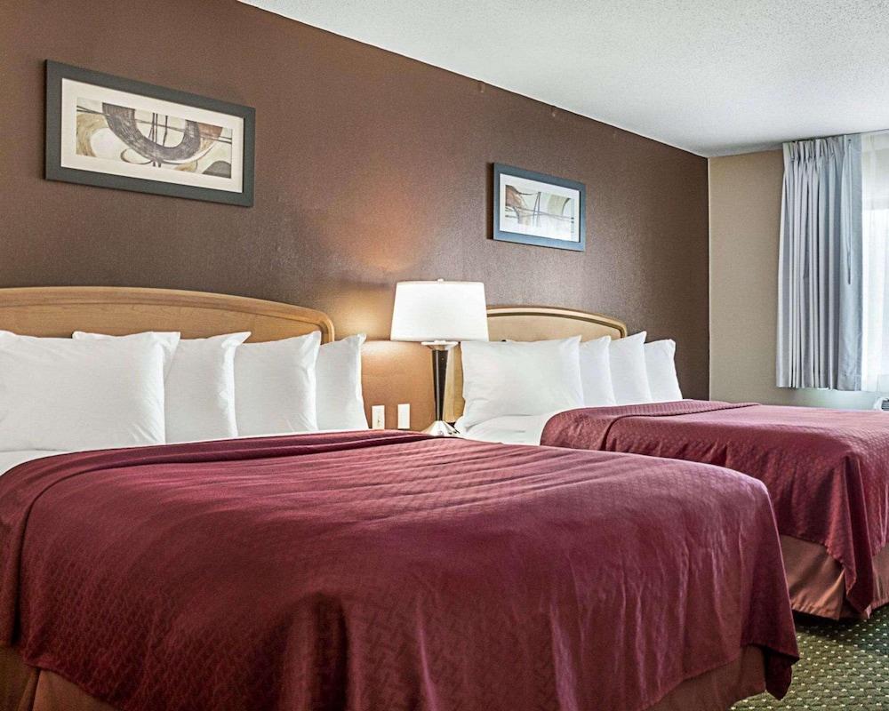 Travelodge by Wyndham Fargo West Acres photo 4