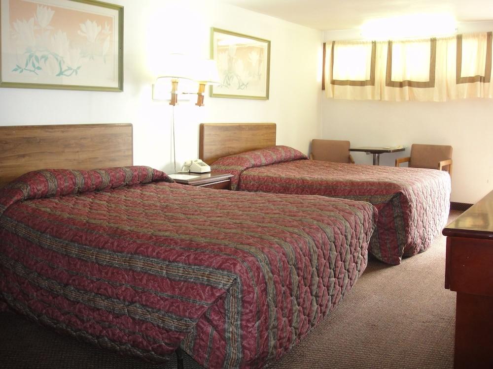 Trails West Motel photo 9
