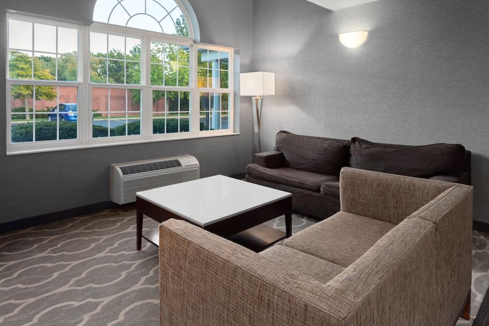Americas Best Value Inn & Suites Racine photo 10