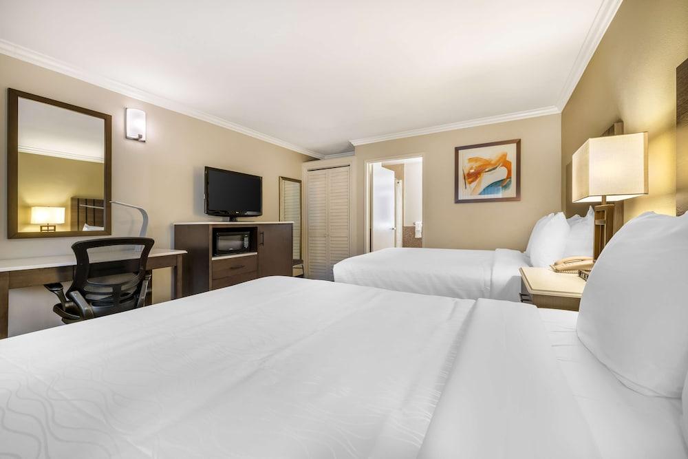 Best Western Plus Orange County Airport North photo 10