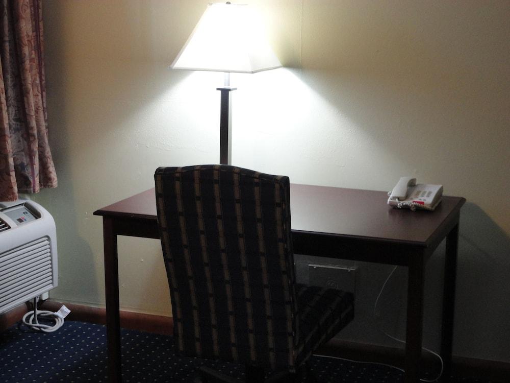 Sands Motel photo 18