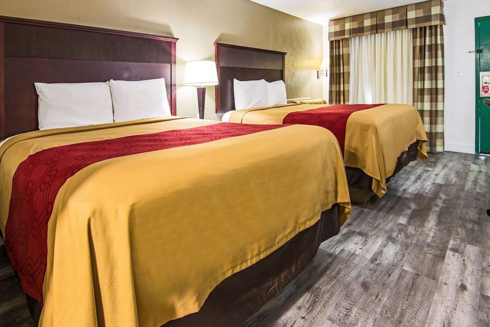Econo Lodge Inn & Suites Macon North photo 6
