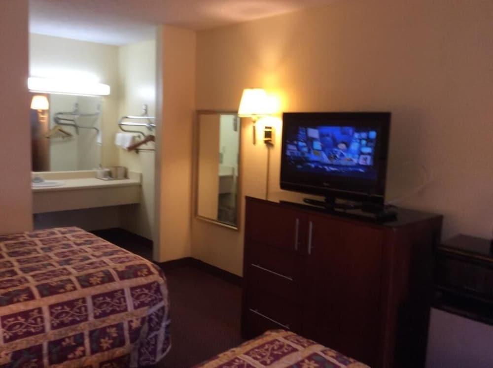 Days Inn by Wyndham York Alabama photo 29