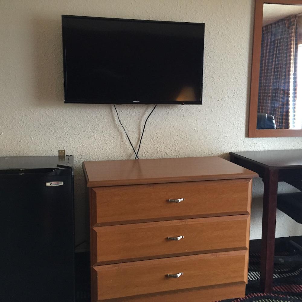 Town and Country Motel photo 9