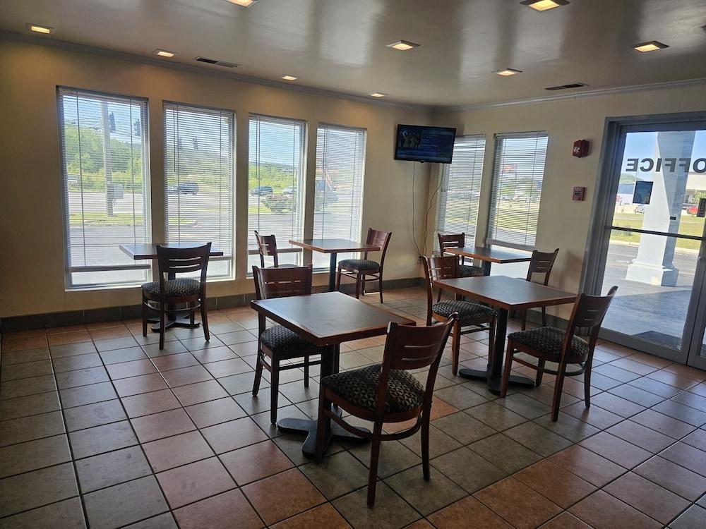 Budgetel Inn & Suites photo 6