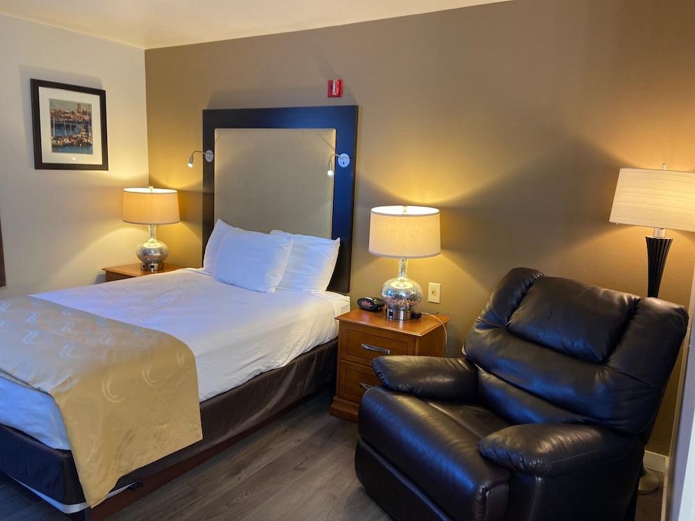 Toppenish Inn and Suites photo 10