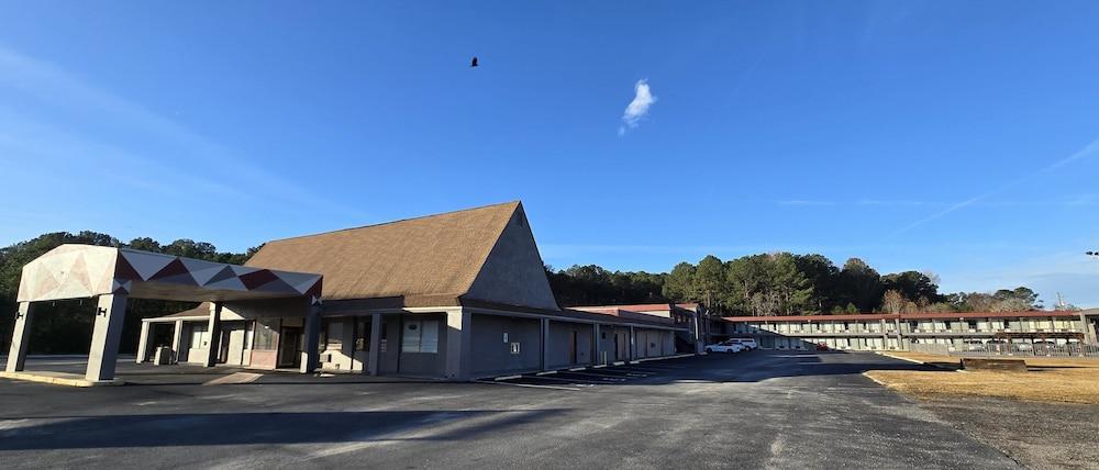 HomeTowne Studios LaGrange photo 23
