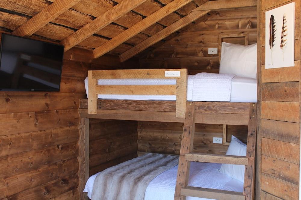 Elkhorn Cabins And Inn photo 40
