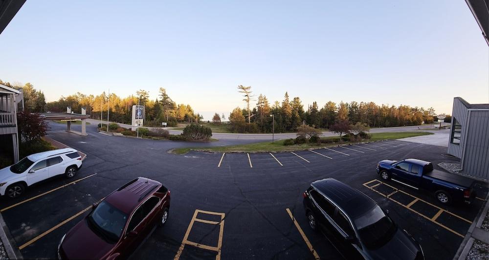 Gray Wolf Lodge photo 27