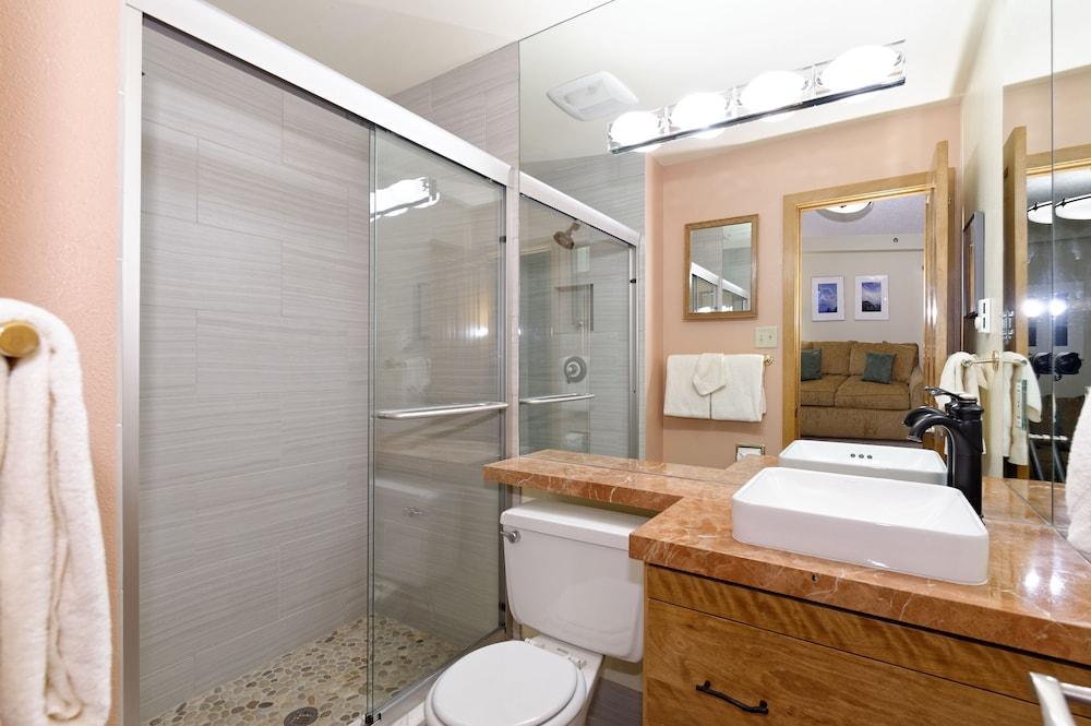The Crestwood Condominiums photo 71