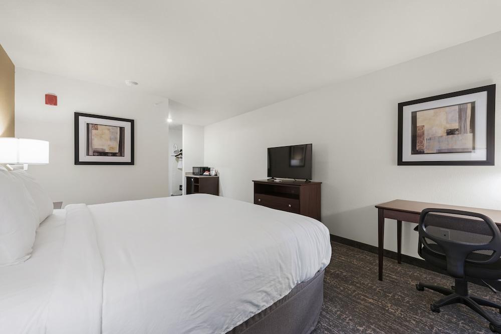 Cobblestone Hotel & Suites-RussellsPoint photo 4