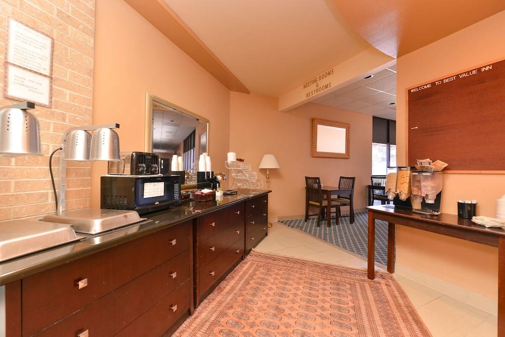 Americas Best Value Inn & Suites Victoria photo 18