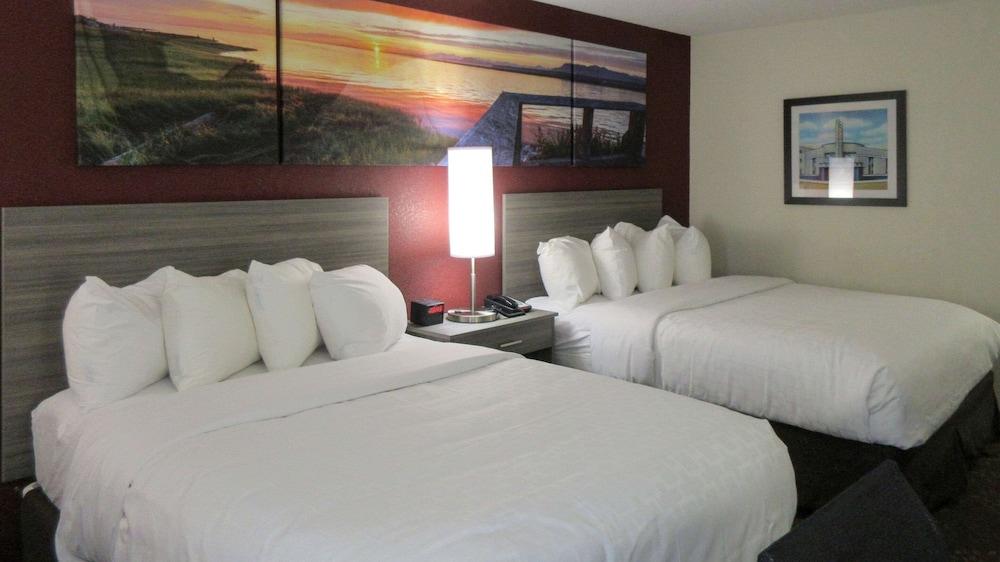 Clarion Pointe Evansville North photo 43
