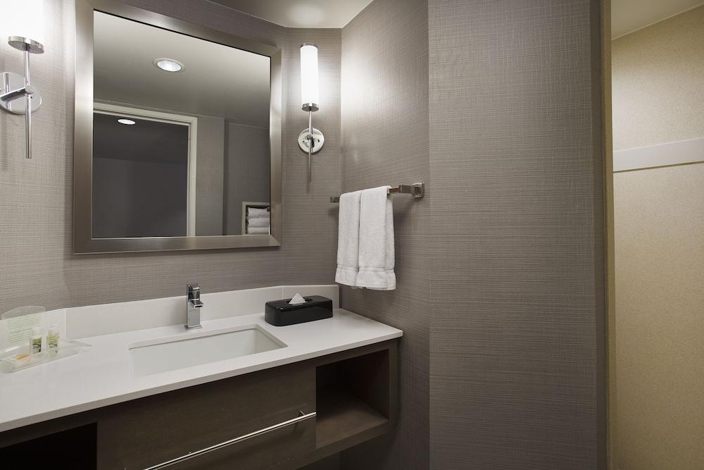 Holiday Inn Grand Rapids Airport by IHG photo 11
