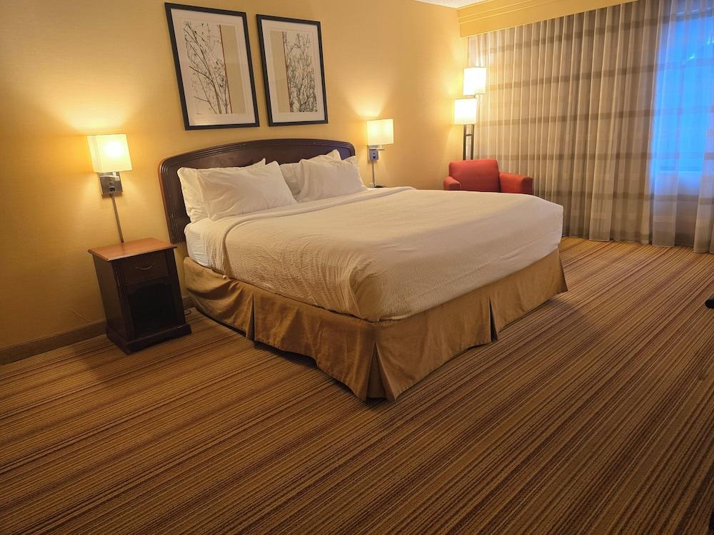 Country Inn & Suites by Radisson, Convention Center photo 4