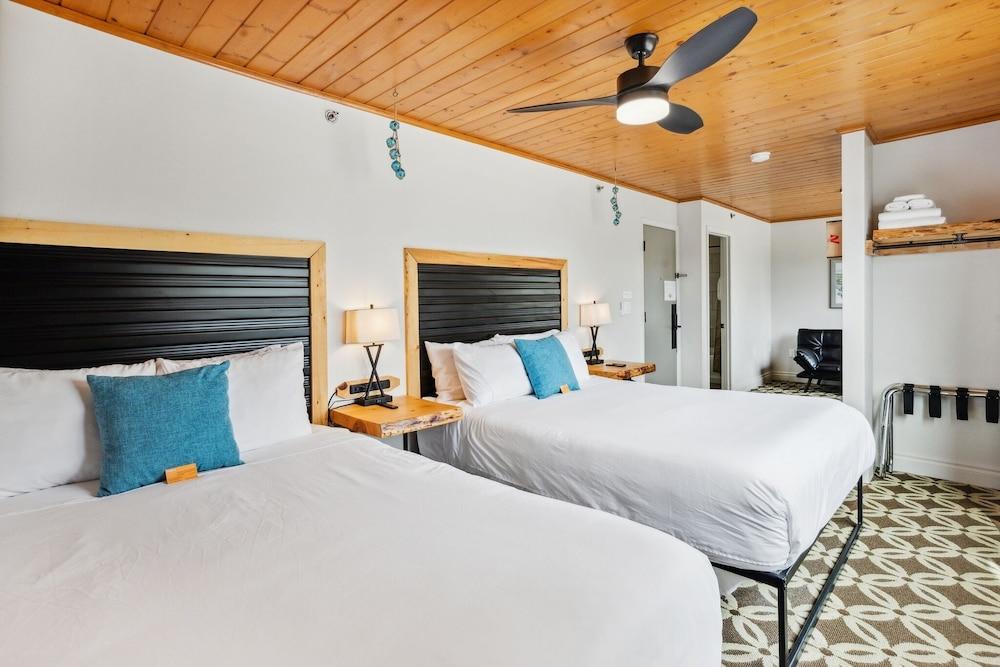 Highliner Hotel - Deluxe Double Queen with Mountain View by RedAwning photo 9