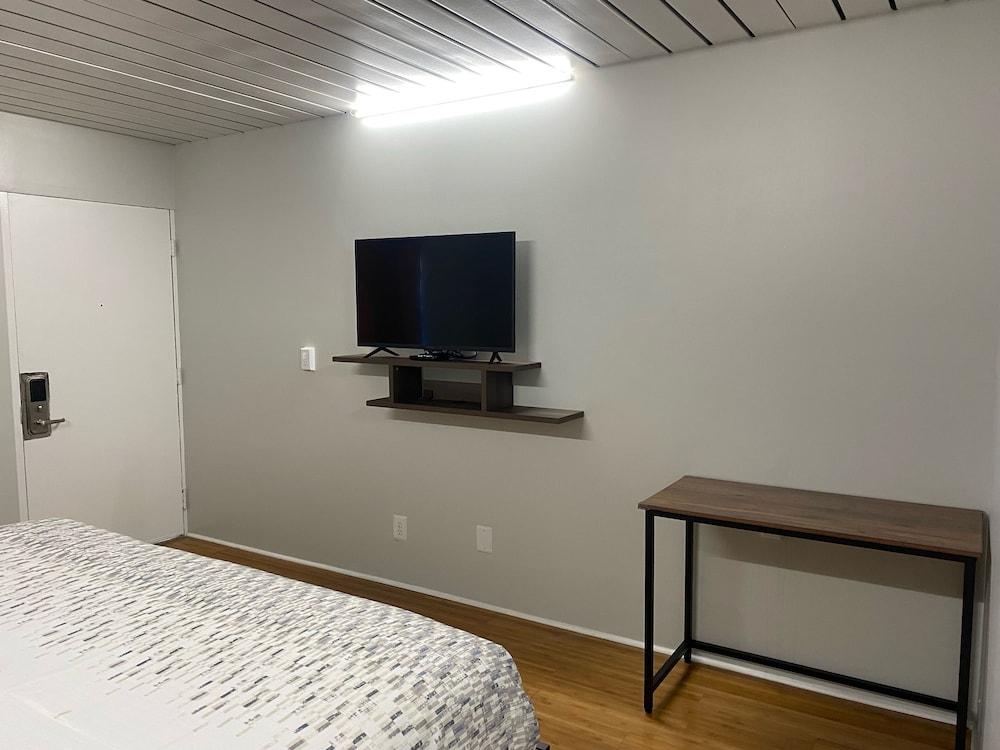 Discovery Inn Macon photo 8